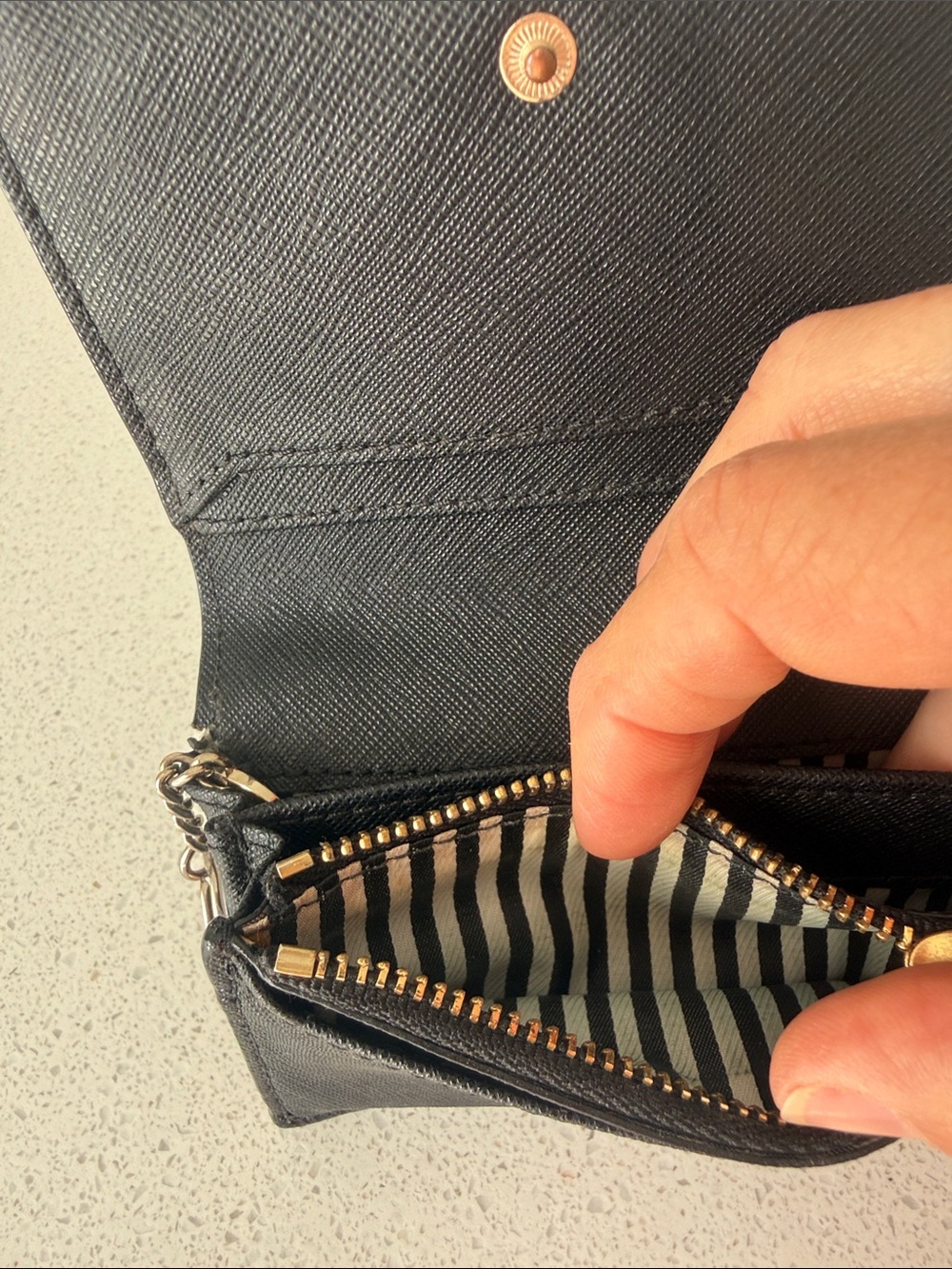 Kate Spade Mini Wallet Black - Picture 8 of 14